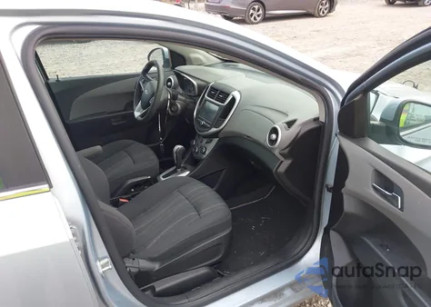 2017 Chevrolet Sonic Lt Auto z USA, uszkodzony, nr VIN 1G1JD5SG4H4127928